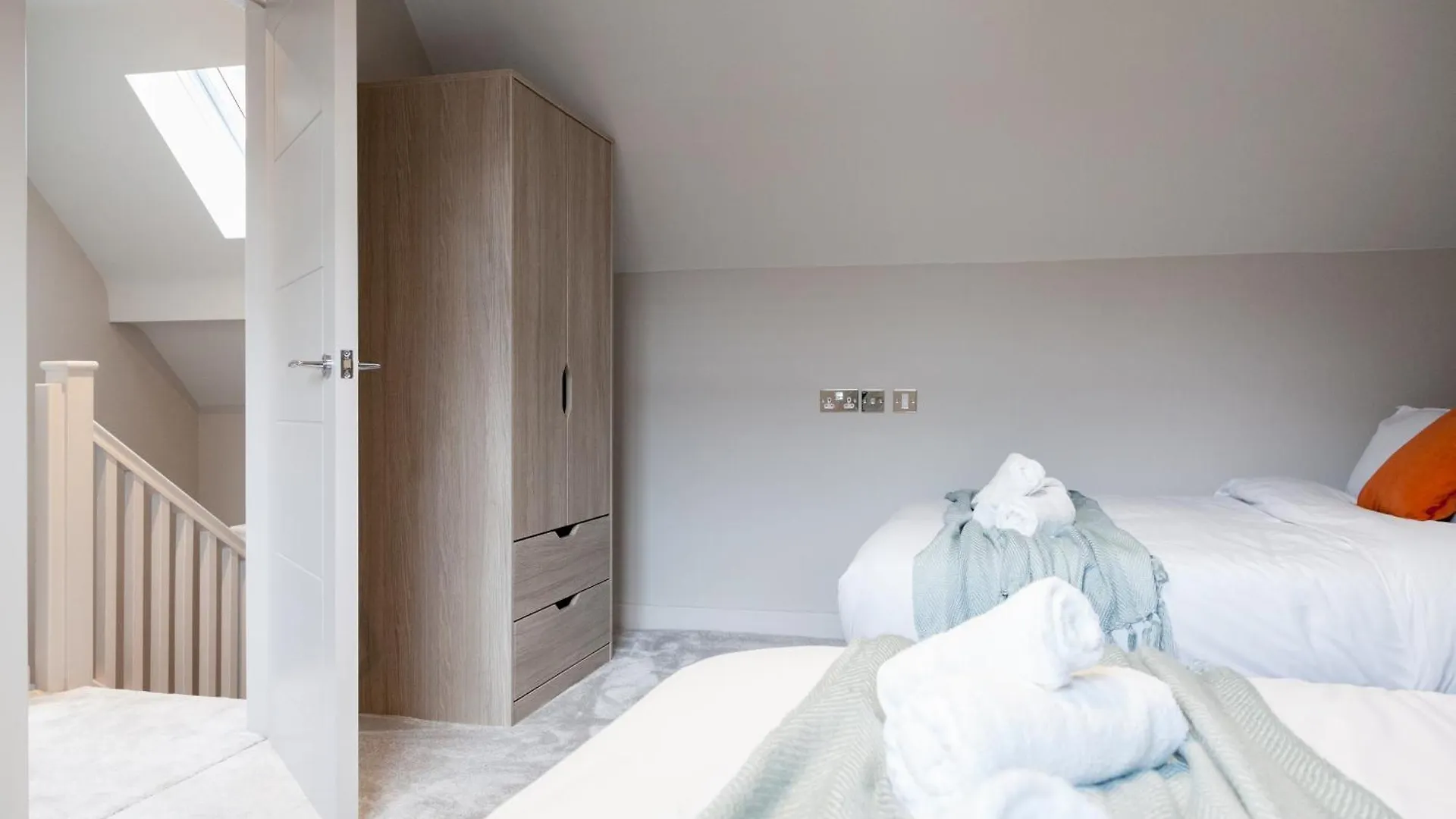 1 Bedroom Flat - Long Term Stay Rates-Contractors-Professionals-Relocation Leeds